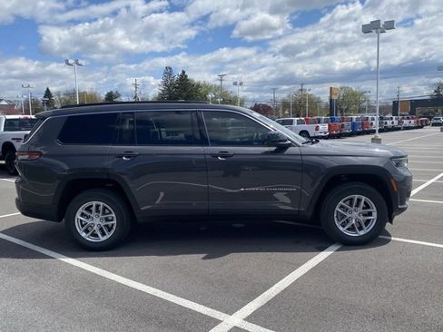 New 2025 Jeep Grand Cherokee L Laredo image 9