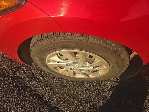 Used 2018 Hyundai Elantra SE w/ Cargo Package image 6