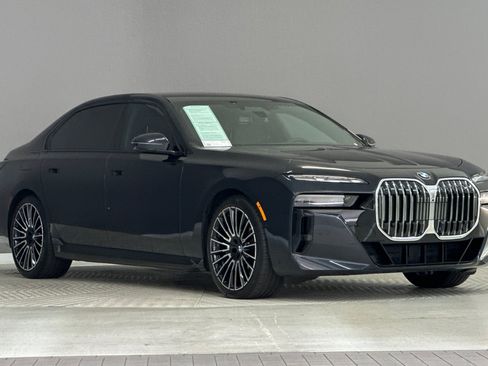 Certified 2025 BMW 760i xDrive AWD/4WD image 7