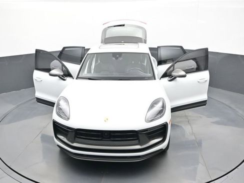 Certified 2023 Porsche Macan Turbo AWD/4WD image 32