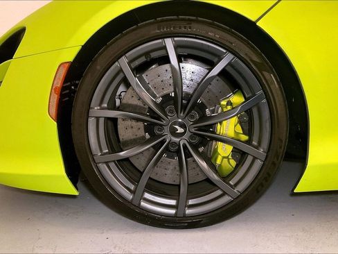 Used 2023 McLaren Artura image 17