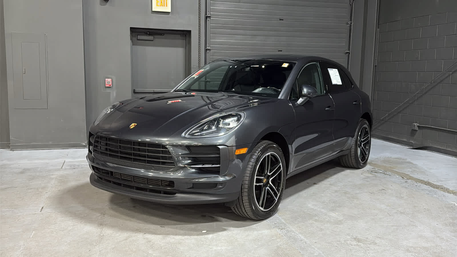 Used 2021 Porsche Macan AWD/4WD image 3