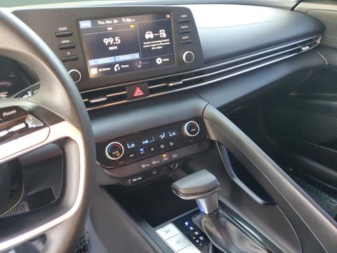 Used 2021 Hyundai Elantra SEL image 26