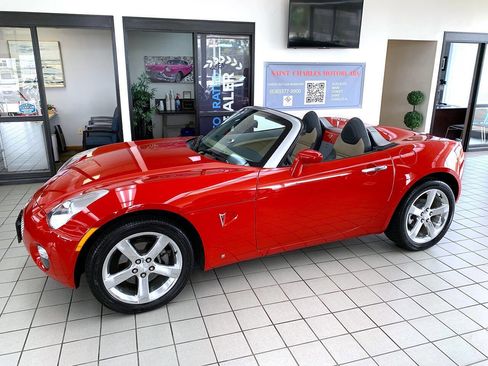 Used 2007 Pontiac Solstice Convertible w/ Premium Package RWD image 2