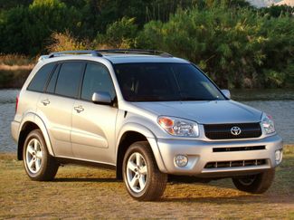 Used 2004 Toyota RAV4 Base video 1