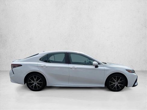 Used 2022 Toyota Camry SE w/ Carpet Mat Package (TMS) FWD image 4