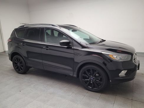 Used 2017 Ford Escape SE w/ Equipment Group 201A FWD image 11