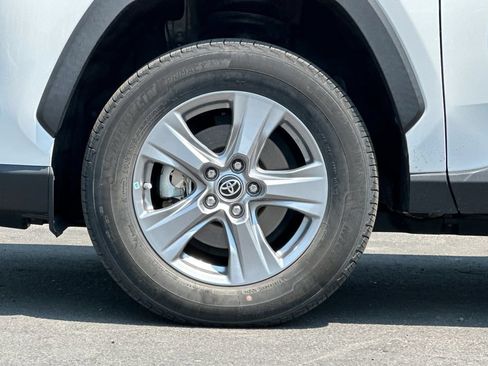 Used 2022 Toyota RAV4 LE AWD/4WD image 25