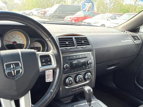 Used 2014 Dodge Challenger SXT RWD image 20