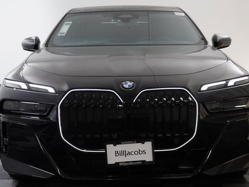 Certified 2025 BMW 740i xDrive w/ Premium Package image 23