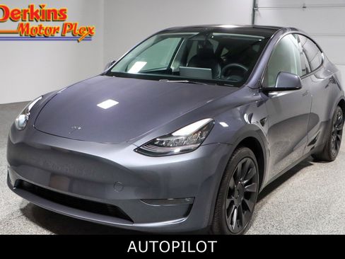 Used 2023 Tesla Model Y AWD image 1