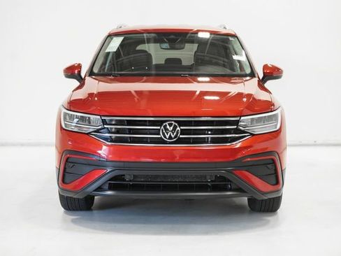 Used 2022 Volkswagen Tiguan SE image 3