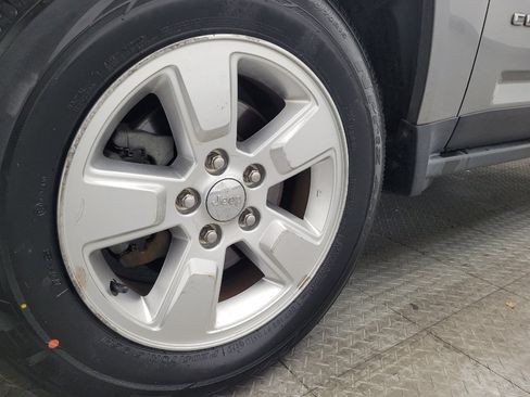 Used 2016 Jeep Compass Latitude image 31