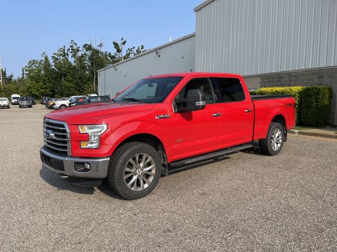 Used 2015 Ford F150 XLT w/ Equipment Group 302A Luxury AWD/4WD image 8
