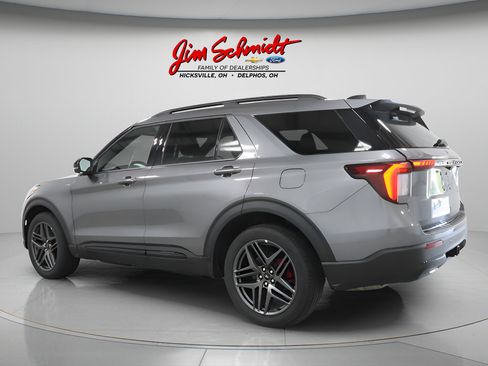 Used 2025 Ford Explorer ST-Line w/ ST-Line Street Pack AWD/4WD image 4