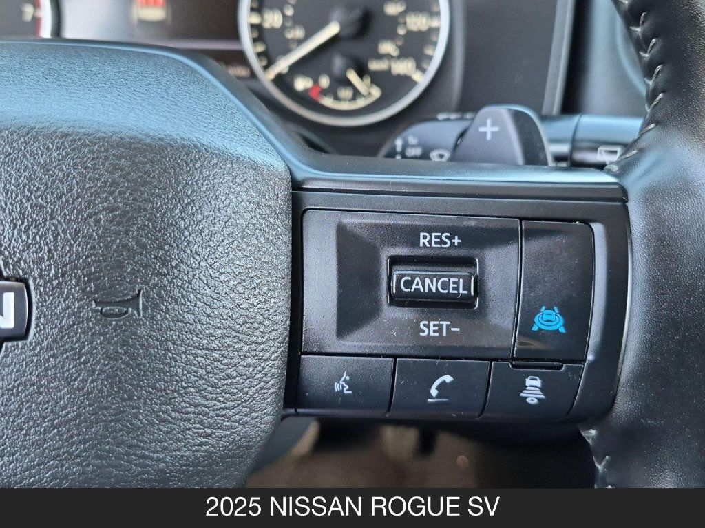 Used 2025 Nissan Rogue SV AWD/4WD image 18