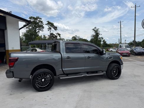 Used 2017 Nissan Titan SL w/ SL Towing Convenience Package RWD image 7