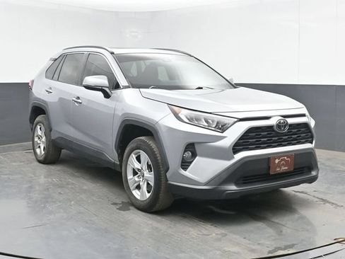 Used 2020 Toyota RAV4 XLE w/ Convenience Package AWD/4WD image 2