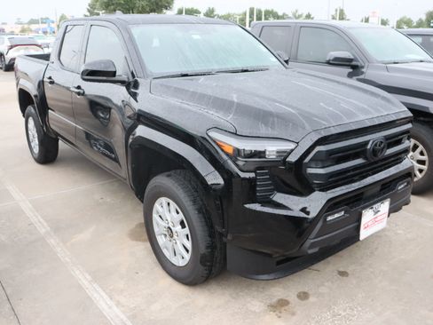 Used 2026 Toyota Tacoma SR5 AWD/4WD image 2