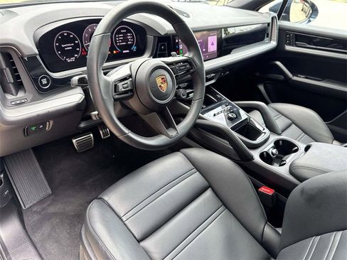 Certified 2025 Porsche Cayenne S AWD/4WD image 4