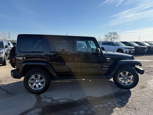 Used 2016 Jeep Wrangler Unlimited Sahara w/ Connectivity Group image 6
