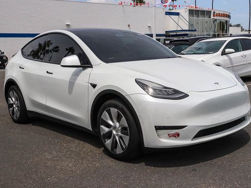 Used 2022 Tesla Model Y Long Range AWD/4WD image 16