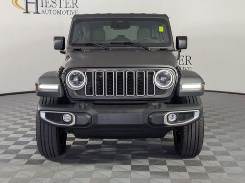 Used 2025 Jeep Wrangler Unlimited Sahara image 3