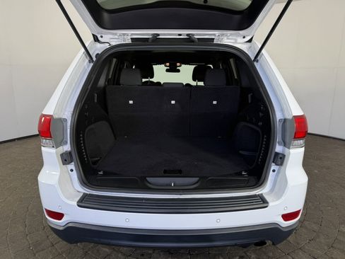 Used 2019 Jeep Grand Cherokee Laredo AWD/4WD image 7