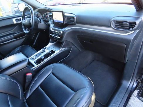 Used 2020 Ford Explorer XLT w/ Equipment Group 202A image 10