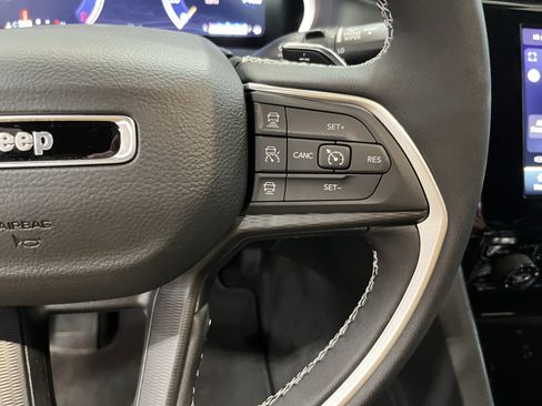 Certified 2025 Jeep Grand Cherokee Laredo w/ Luxury Tech Group I image 21