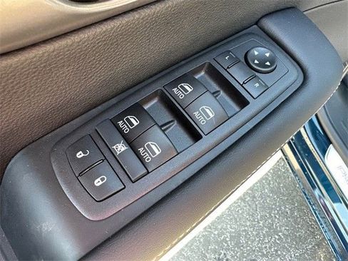 New 2025 Chrysler Pacifica Select image 31