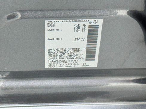 Used 2025 Nissan Leaf S image 38