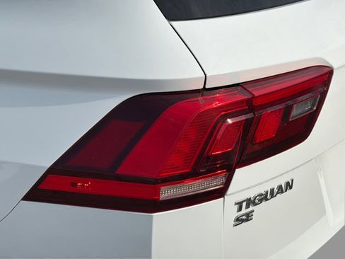 Used 2021 Volkswagen Tiguan SE AWD/4WD image 38