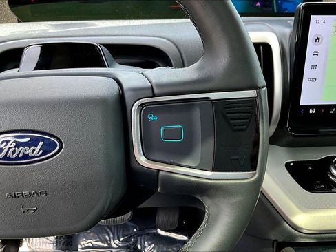 Used 2025 Ford Expedition Active AWD/4WD image 14