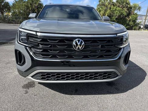 Used 2025 Volkswagen Atlas Cross Sport SE FWD image 17