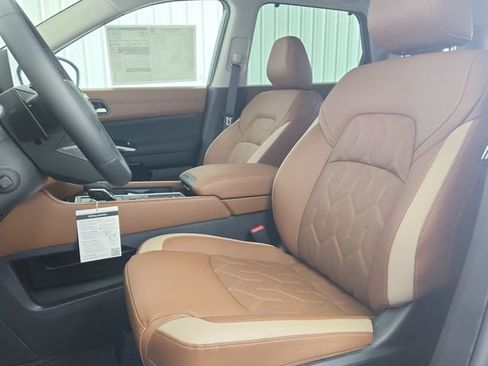 New 2026 Nissan Pathfinder Platinum FWD image 19