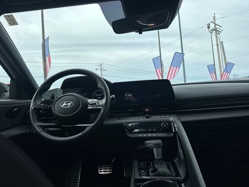 Certified 2025 Hyundai Elantra SEL image 16