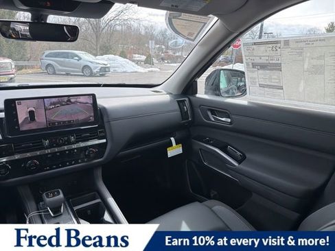 New 2026 Nissan Pathfinder SL image 9