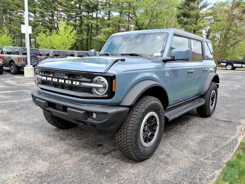 New 2025 Ford Bronco Outer Banks w/ Sasquatch Package AWD/4WD image 4