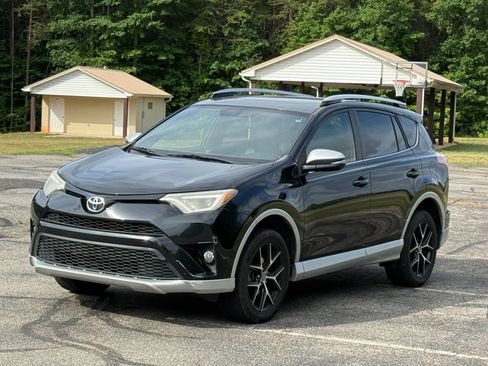 Used 2016 Toyota RAV4 SE FWD image 8
