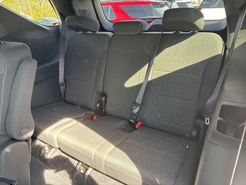 Used 2025 Chevrolet Traverse LT image 14