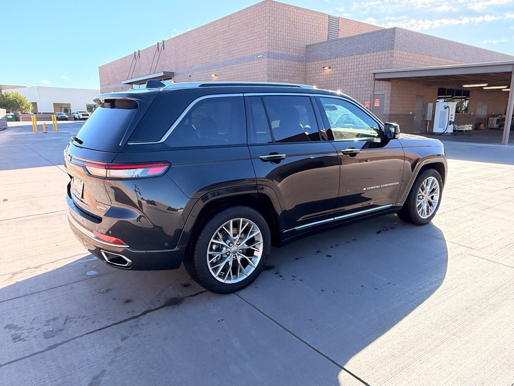 Used 2023 Jeep Grand Cherokee Summit w/ Advanced Protech Group IV AWD/4WD image 7
