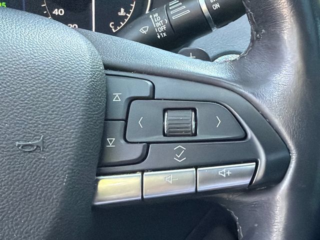 Used 2023 Cadillac XT4 Luxury w/ LPO, Onyx Lite Package FWD image 26