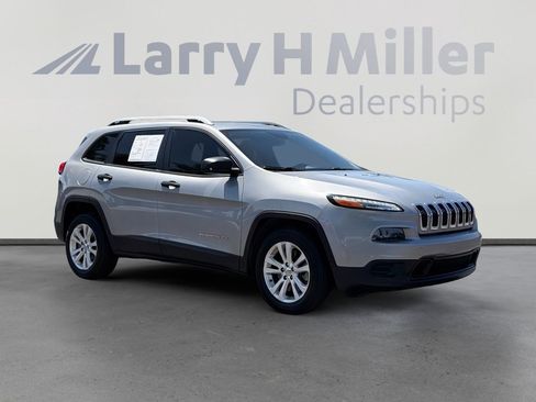 Used 2015 Jeep Cherokee Sport FWD image 8