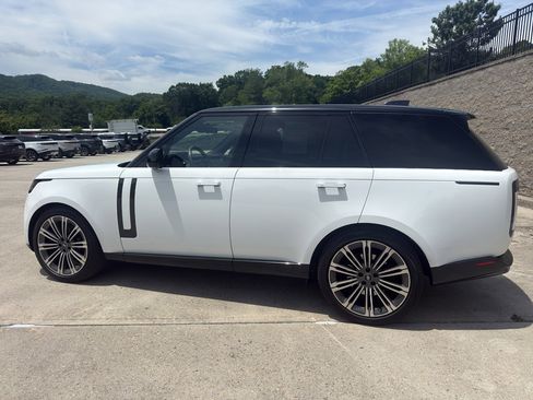 Used 2024 Land Rover Range Rover SE AWD/4WD image 3