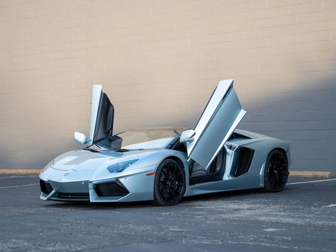 Used 2013 Lamborghini Aventador LP 700-4 image 9