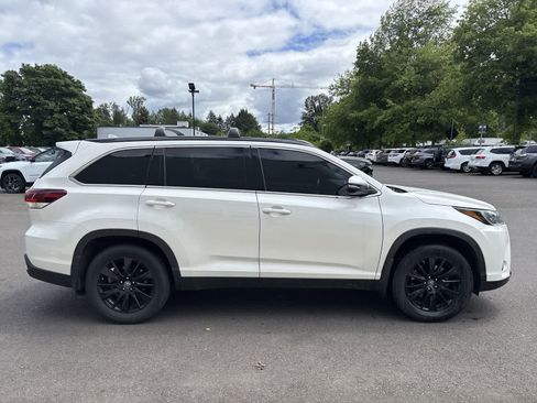 Used 2019 Toyota Highlander SE AWD/4WD image 5