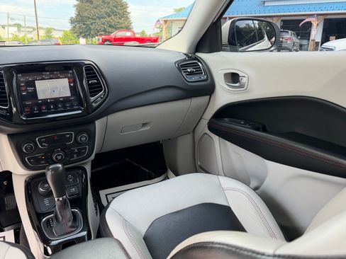 Used 2018 Jeep Compass Limited w/ Navigation Group AWD/4WD image 15