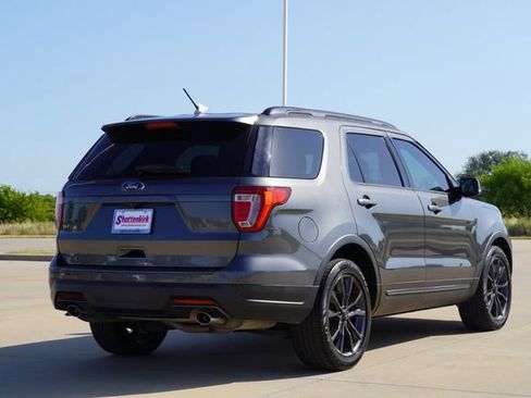Used 2018 Ford Explorer XLT w/ Equipment Group 202A FWD image 6