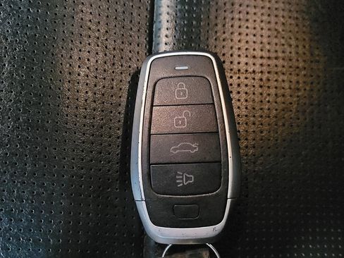 Used 2015 Ford Taurus Limited image 32